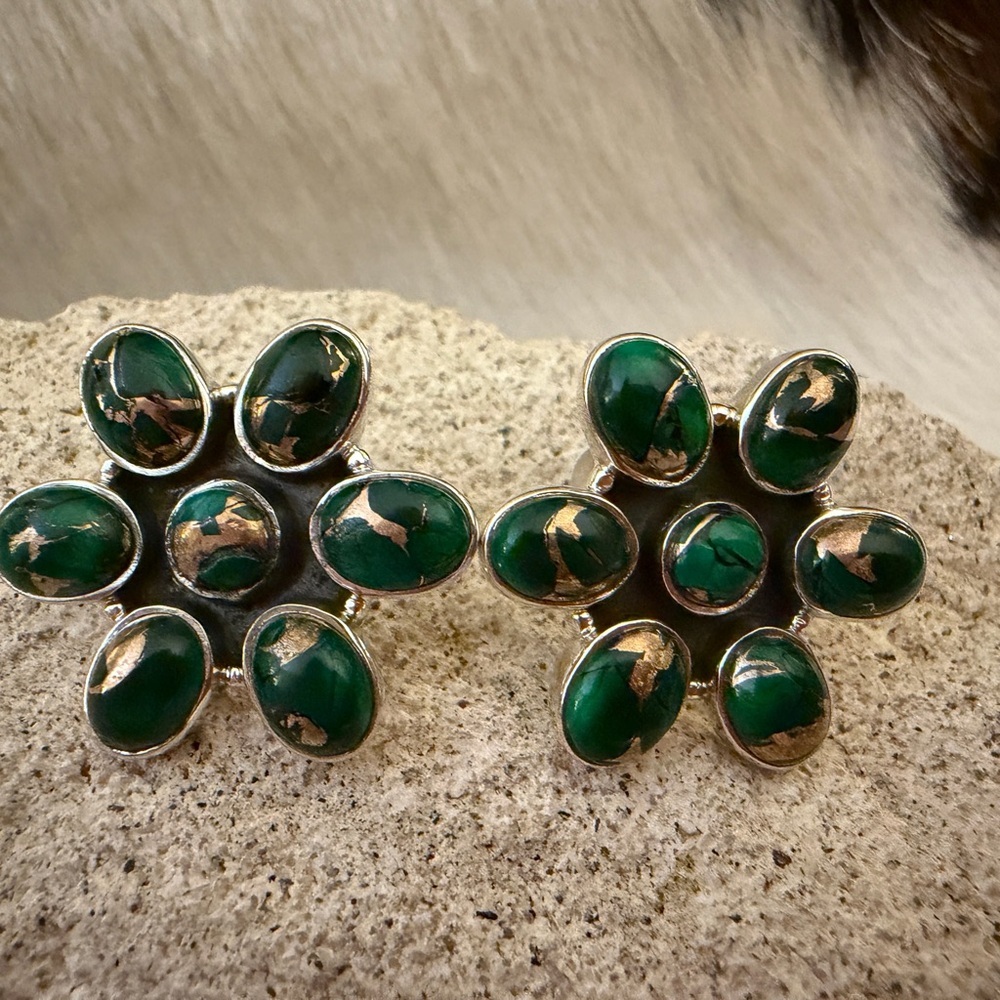 Green Floral Cluster Earrings with Gold Vein Accents - Picture 3 of 11